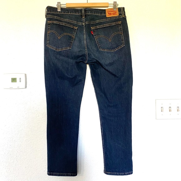 Levi’s High Rise Boyfriend Relaxed Straight Jeans - Picture 5 of 14